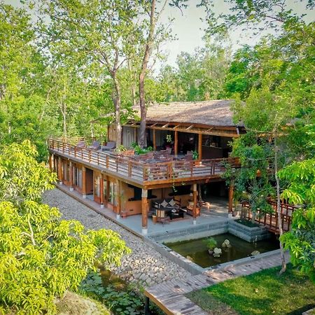 Miraaya Wellness And Golf Resort Chitwan Buitenkant foto