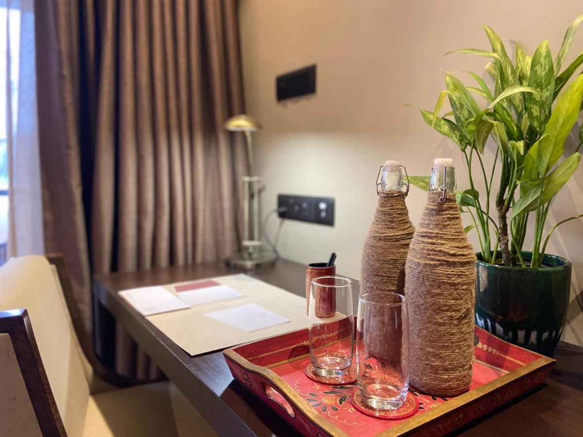 Miraaya Wellness And Golf Resort Chitwan Buitenkant foto