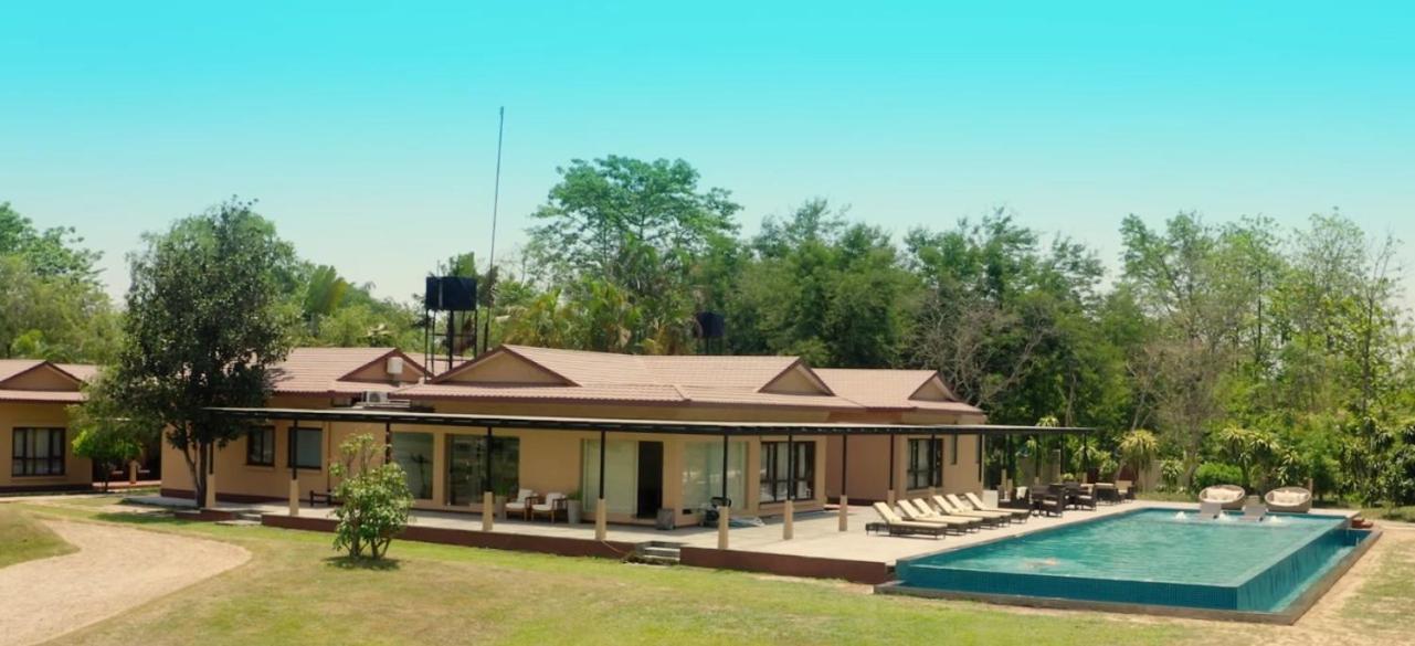 Miraaya Wellness And Golf Resort Chitwan Buitenkant foto