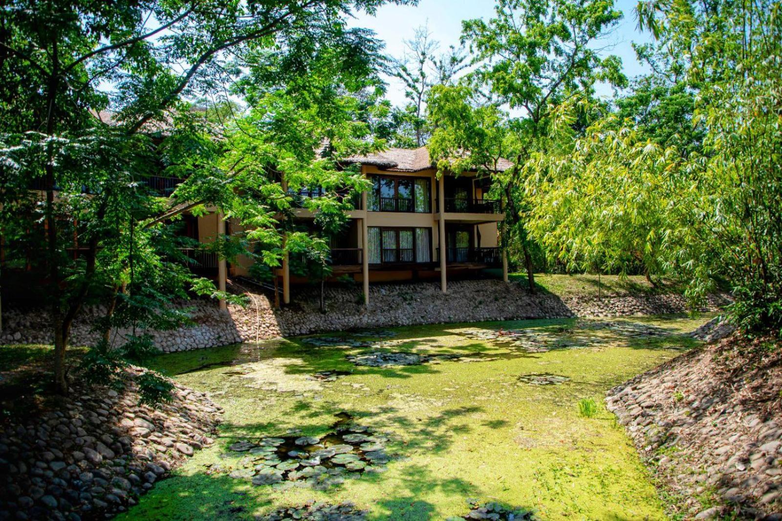 Miraaya Wellness And Golf Resort Chitwan Buitenkant foto