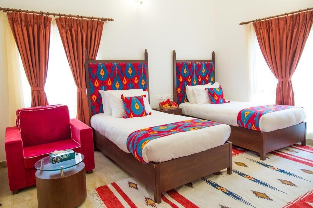 Miraaya Wellness And Golf Resort Chitwan Buitenkant foto