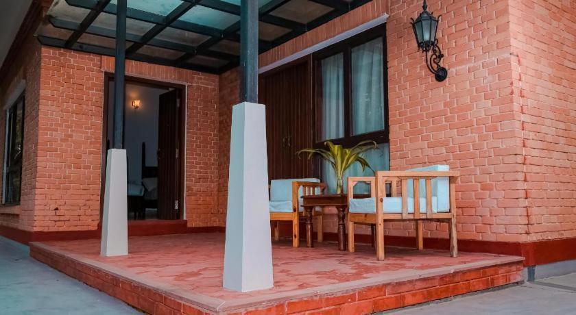 Miraaya Wellness And Golf Resort Chitwan Buitenkant foto