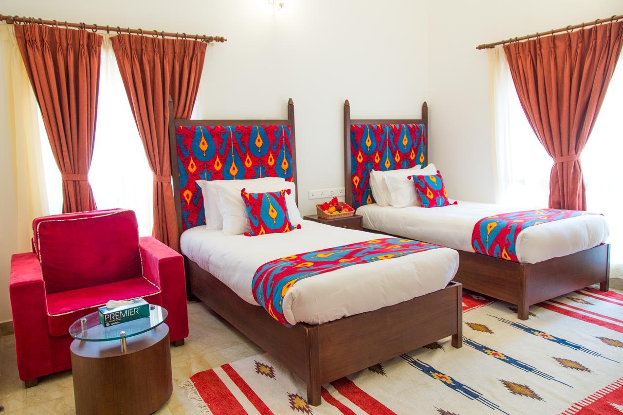 Miraaya Wellness And Golf Resort Chitwan Buitenkant foto