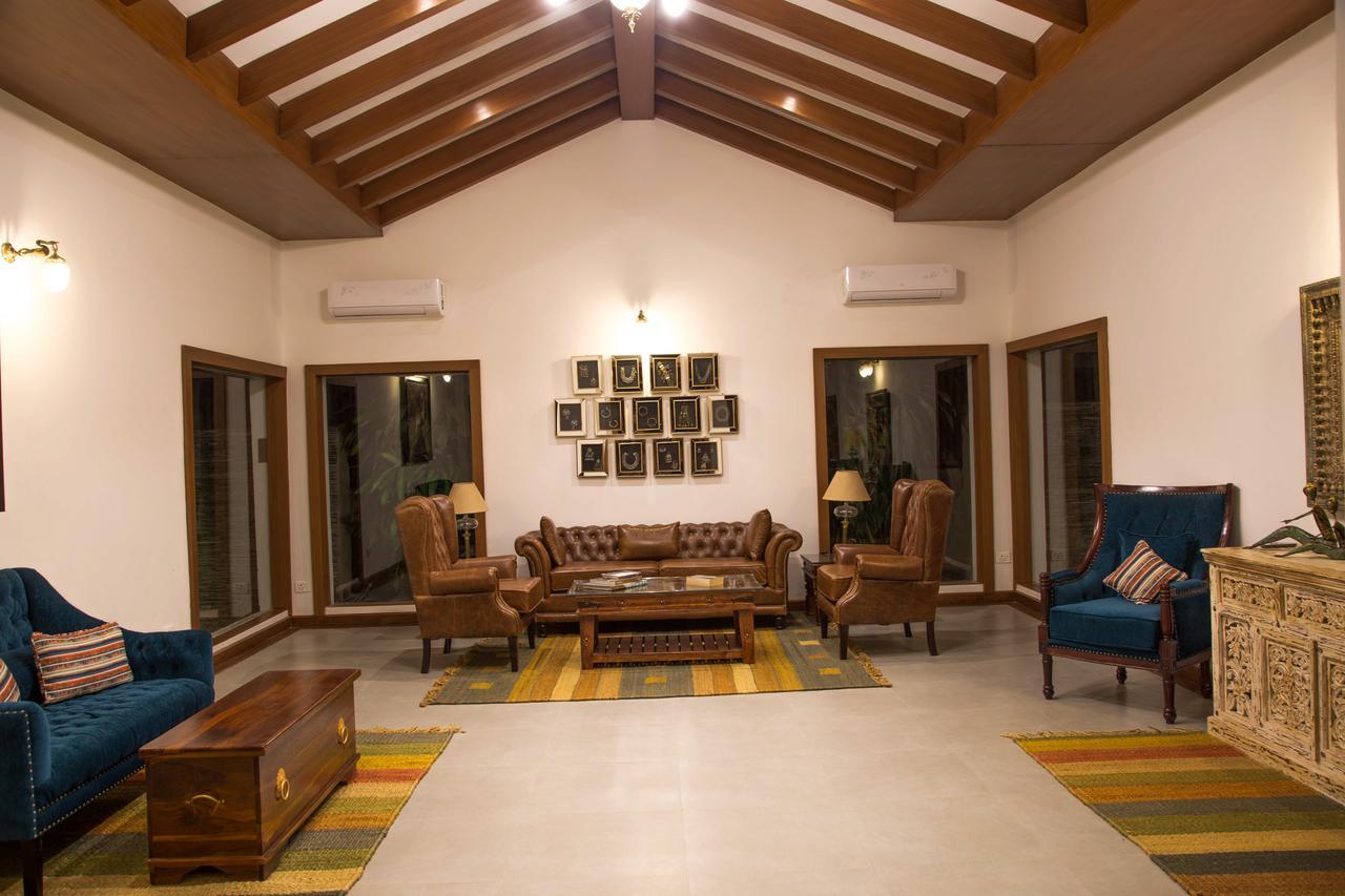 Miraaya Wellness And Golf Resort Chitwan Buitenkant foto