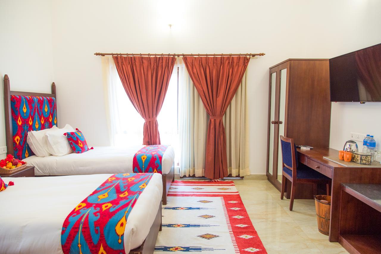 Miraaya Wellness And Golf Resort Chitwan Buitenkant foto