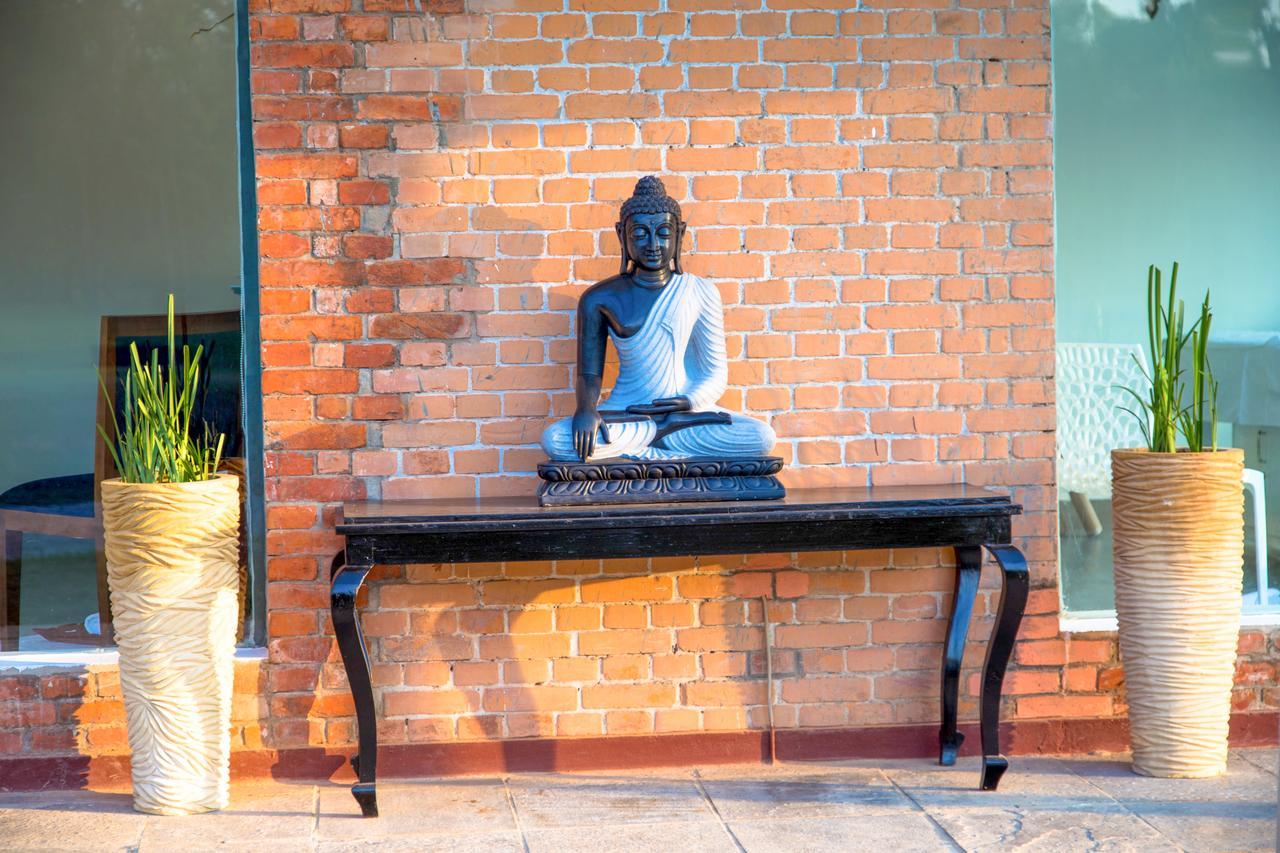 Miraaya Wellness And Golf Resort Chitwan Buitenkant foto