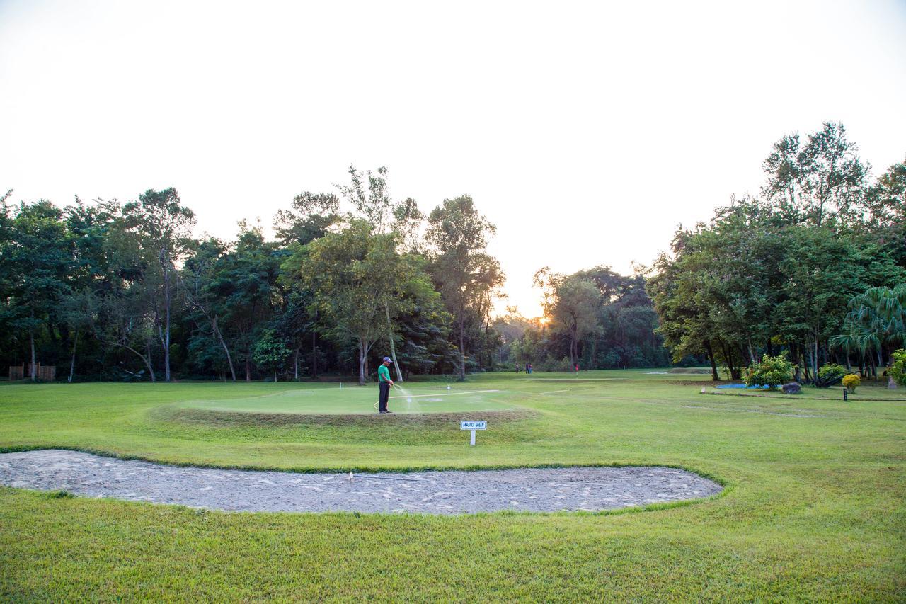Miraaya Wellness And Golf Resort Chitwan Buitenkant foto