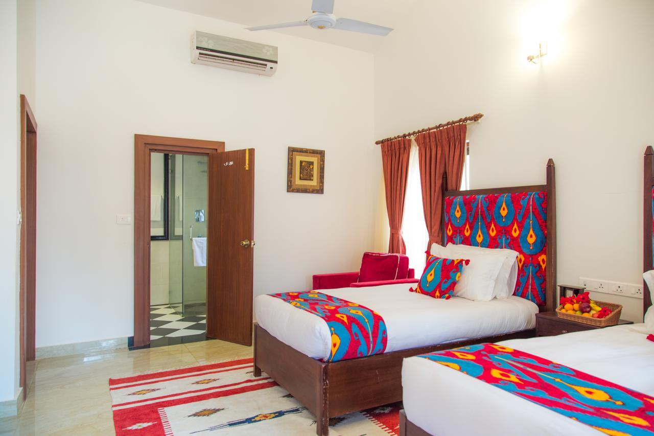 Miraaya Wellness And Golf Resort Chitwan Buitenkant foto