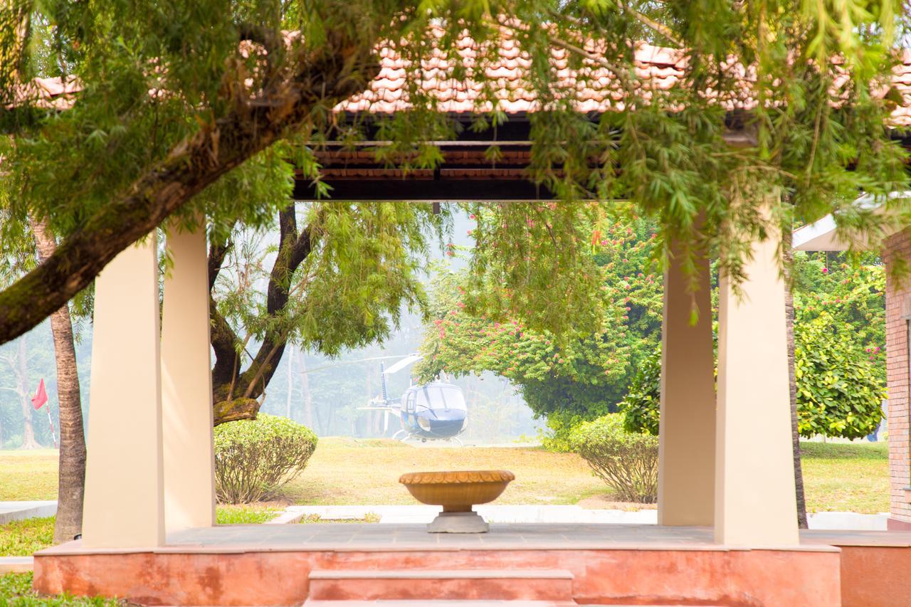 Miraaya Wellness And Golf Resort Chitwan Buitenkant foto
