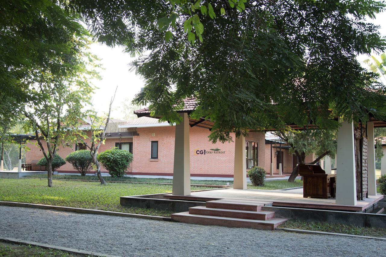 Miraaya Wellness And Golf Resort Chitwan Buitenkant foto