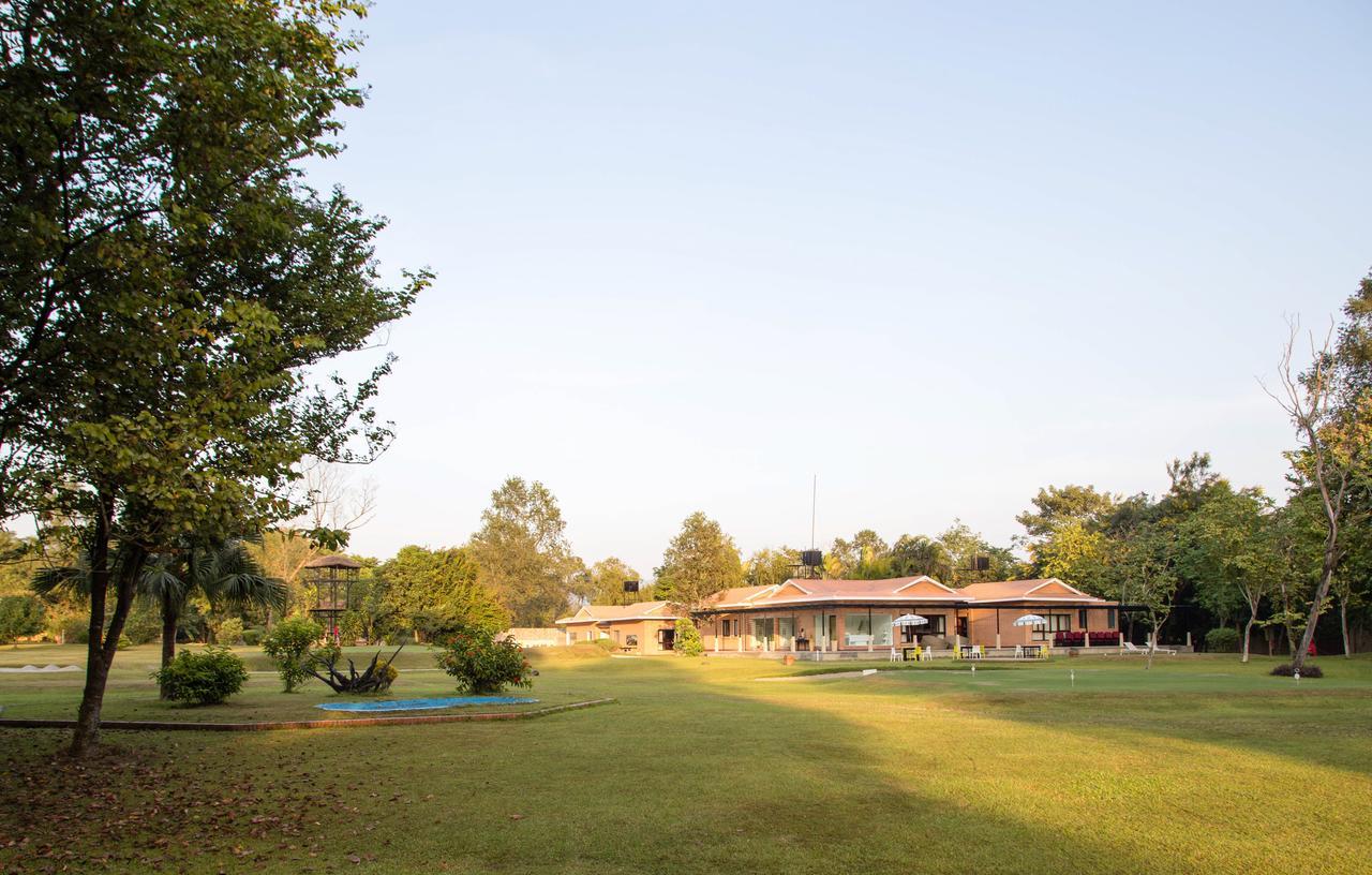 Miraaya Wellness And Golf Resort Chitwan Buitenkant foto