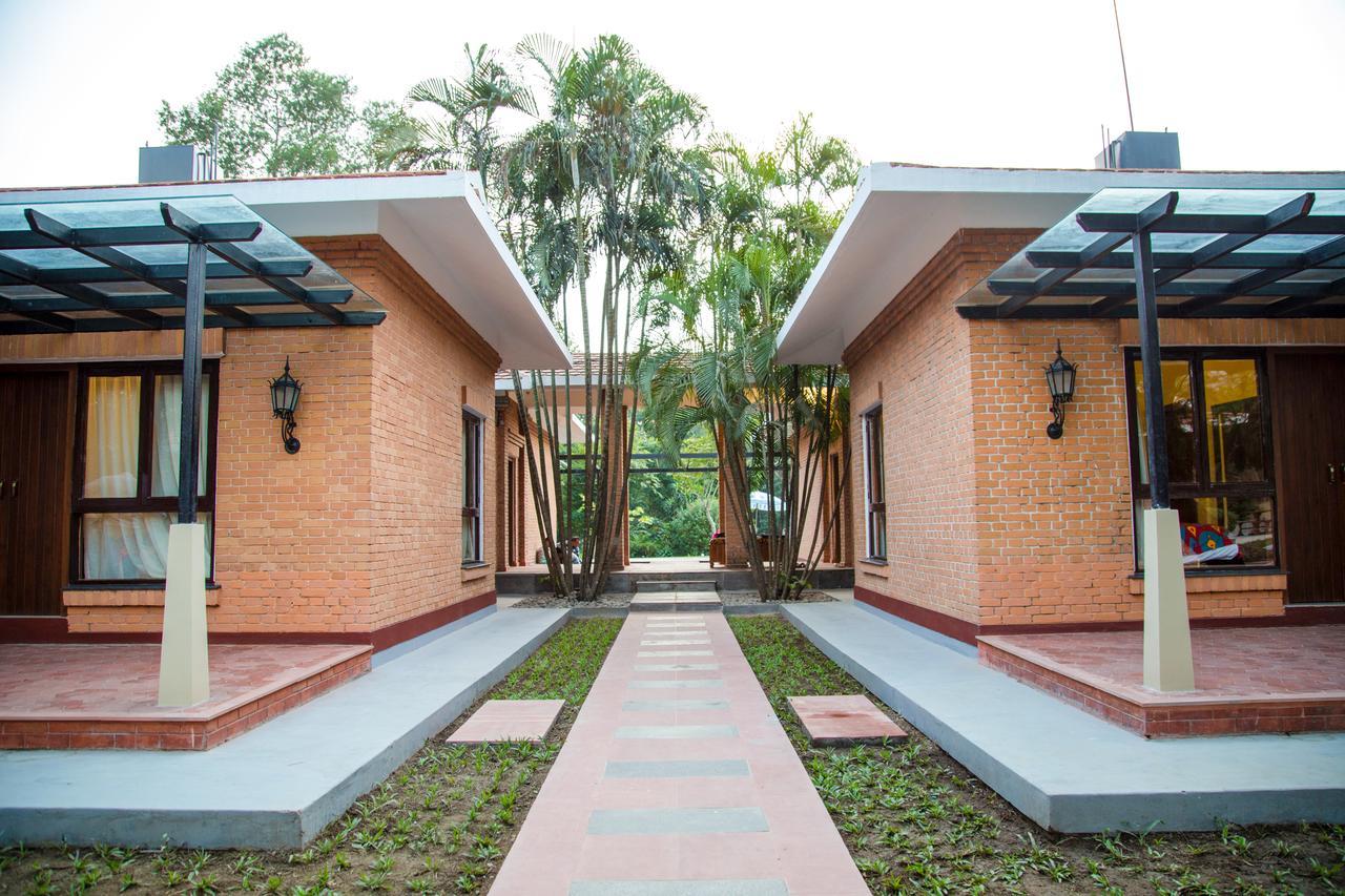 Miraaya Wellness And Golf Resort Chitwan Buitenkant foto