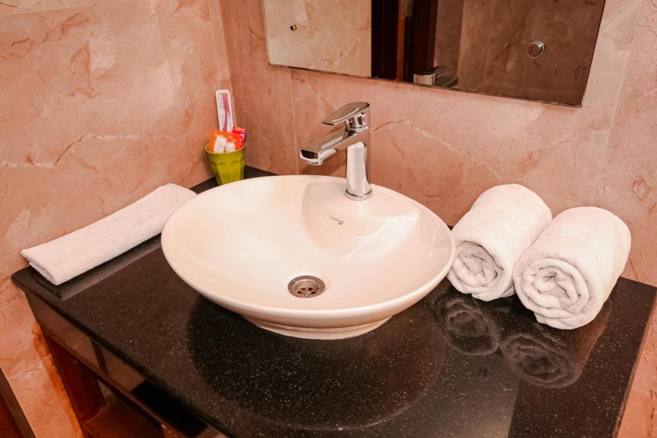 Miraaya Wellness And Golf Resort Chitwan Buitenkant foto