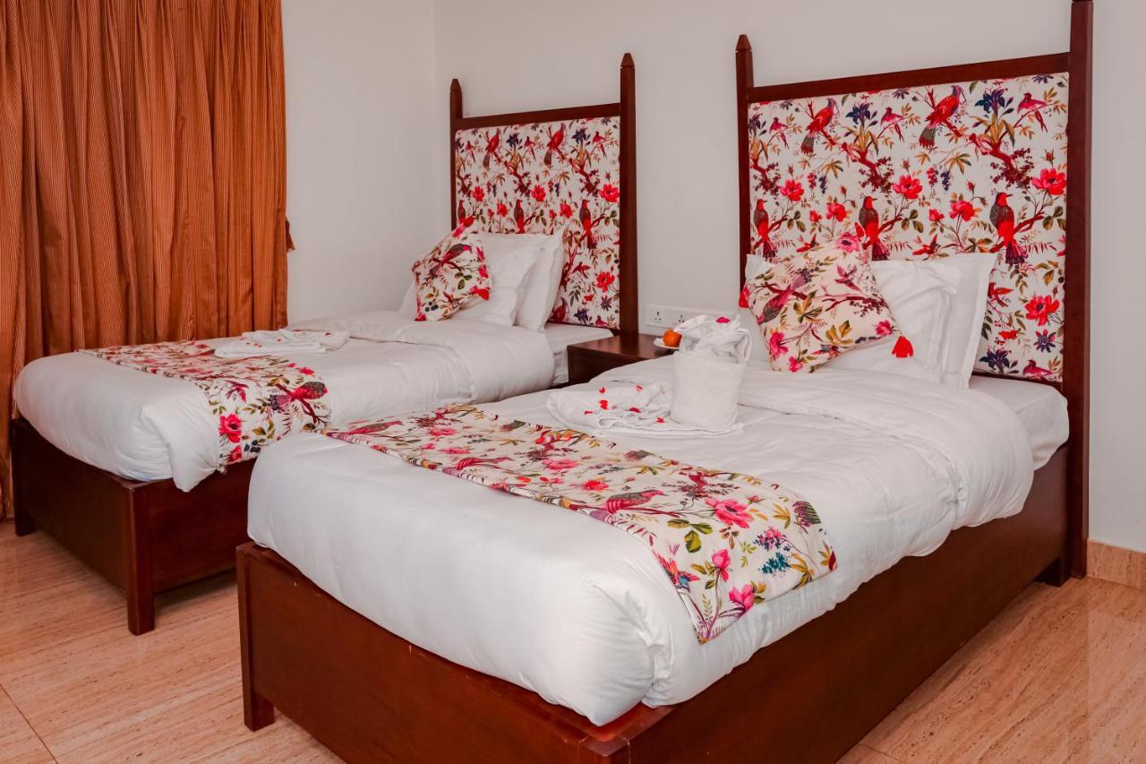 Miraaya Wellness And Golf Resort Chitwan Buitenkant foto